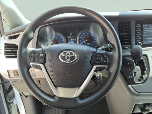 Used 2020 Toyota Sienna L FWD image 15