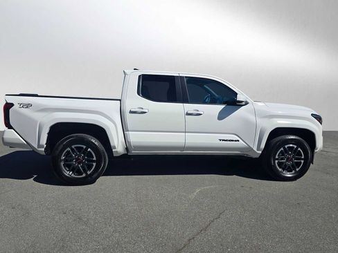 Used 2024 Toyota Tacoma TRD Sport image 2