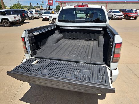 Used 2024 Nissan Frontier SV w/ SV Convenience Package image 6