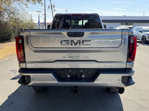 New 2026 GMC Sierra 3500 Denali Ultimate AWD/4WD image 9