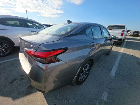 Used 2021 Nissan Versa SV FWD image 2