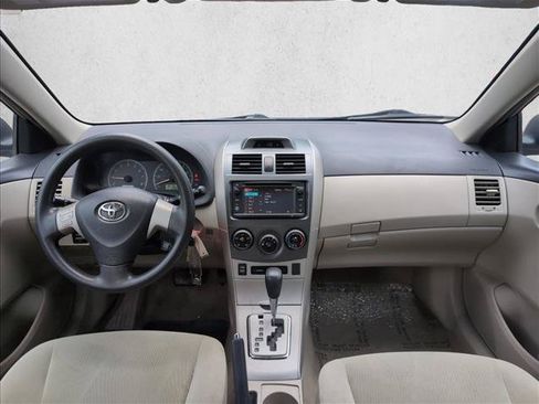 Used 2013 Toyota Corolla LE FWD image 18