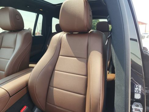 Used 2025 Mercedes-Benz GLS 450 4MATIC image 14