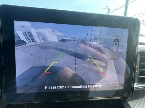 Used 2020 Ford Explorer XLT w/ Equipment Group 202A AWD/4WD image 14