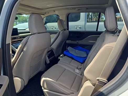 Used 2021 Lincoln Aviator Reserve w/ Equipment Group 201A AWD/4WD image 4