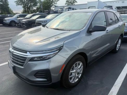 Used 2024 Chevrolet Equinox LS w/ LS Convenience Package FWD image 1