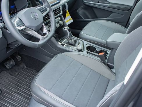 Used 2024 Volkswagen Taos SE image 19