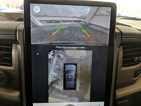 Used 2023 Ford Expedition Limited image 22