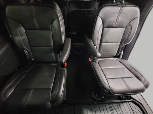 Used 2023 Chevrolet Traverse RS image 23