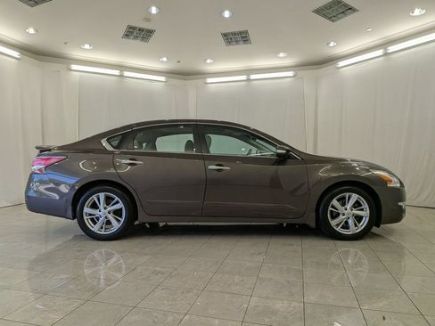 Used 2015 Nissan Altima 2.5 SL w/ Technology Package FWD image 11