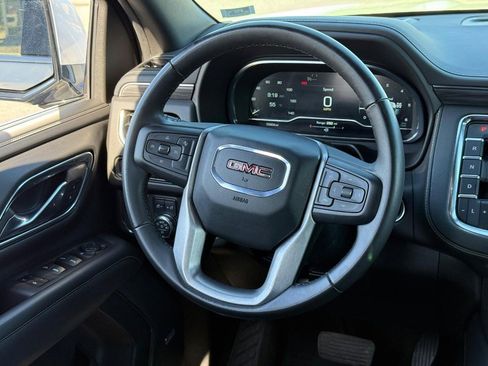 Used 2024 GMC Yukon XL SLT AWD/4WD image 15