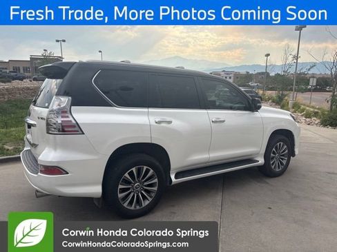 Used 2023 Lexus GX 460 Luxury w/ Accessory Package AWD/4WD image 3
