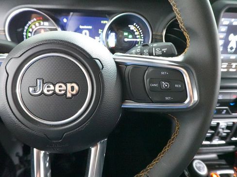 Used 2023 Jeep Wrangler Unlimited Sahara AWD/4WD image 15