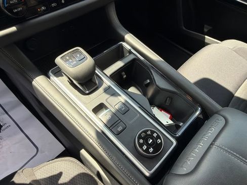 Used 2025 Nissan Pathfinder SV AWD/4WD image 20