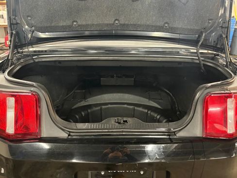 Used 2010 Ford Mustang Convertible image 15