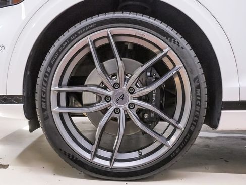 Certified 2022 Genesis GV70 3.5T Sport w/ Sport Prestige Package AWD/4WD image 35