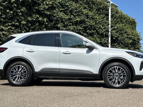 New 2025 Ford Escape SE w/ PHEV Premium Package image 3