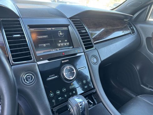 Used 2013 Ford Taurus Limited image 22