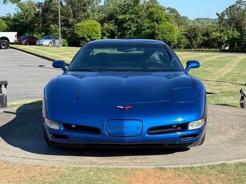 Used 2002 Chevrolet Corvette Coupe w/ Preferred Equipment Group2 RWD image 2