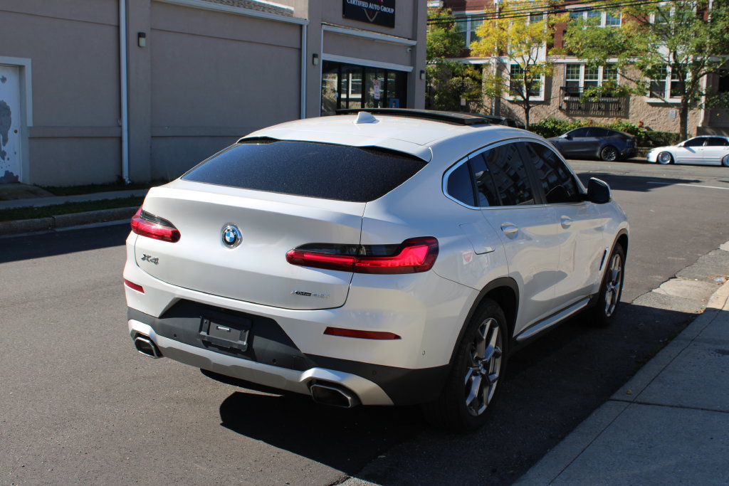Used 2023 BMW X4 xDrive30i AWD/4WD image 5