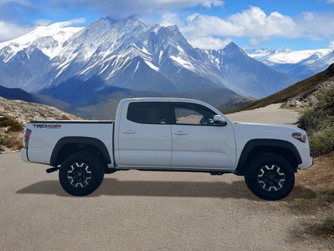 Certified 2023 Toyota Tacoma TRD Off-Road w/ TRD Premium Off Road Package image 6