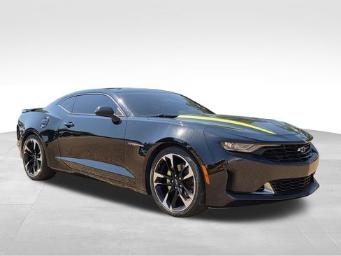 Used 2023 Chevrolet Camaro LT RWD image 4