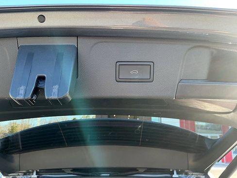 Used 2024 Volkswagen Atlas SE image 27