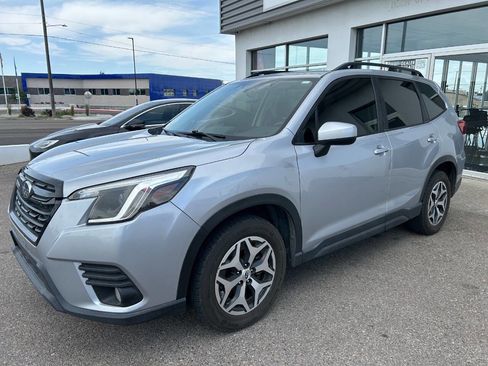 Used 2022 Subaru Forester Premium image 8