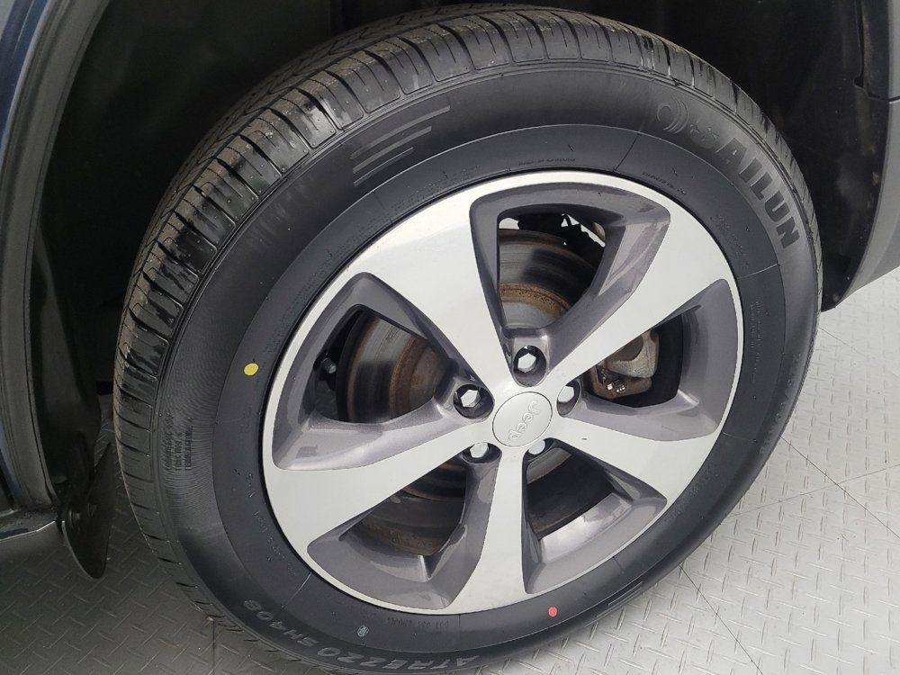Used 2019 Jeep Cherokee Limited AWD/4WD image 31