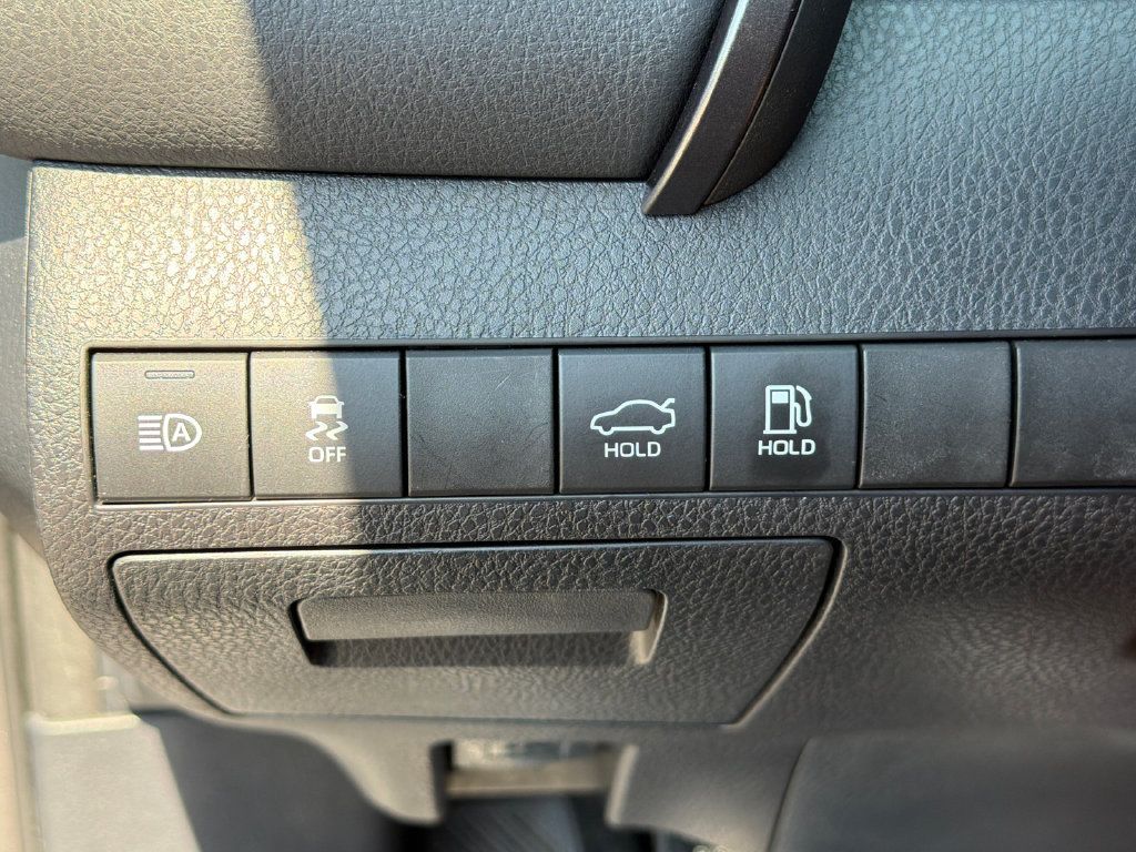 Used 2019 Toyota Camry LE w/ Convenience Package FWD image 33
