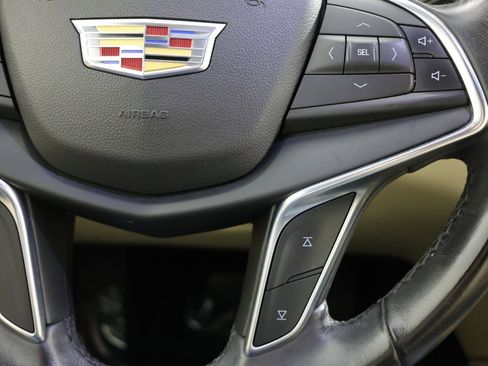 Used 2018 Cadillac XT5 FWD image 26