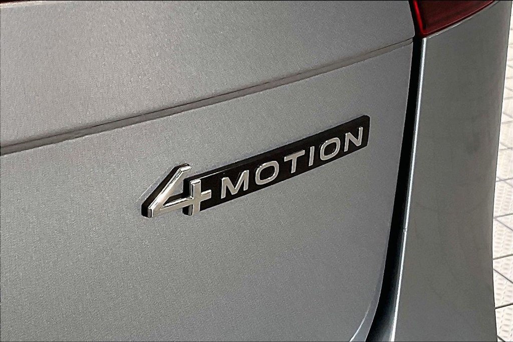 Used 2024 Volkswagen Tiguan SE AWD/4WD image 19