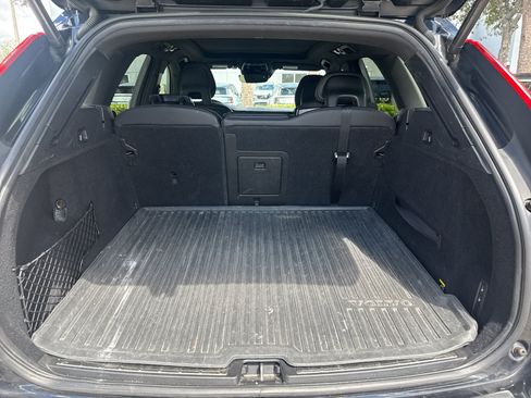 Used 2018 Volvo XC60 T5 R-Design w/ Convenience Package AWD/4WD image 7