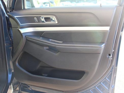 Used 2017 Ford Explorer XLT w/ Equipment Group 202A image 18