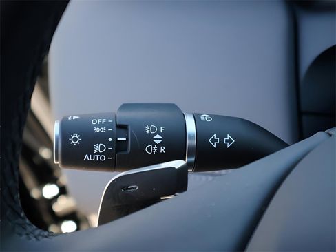 Certified 2025 Land Rover Discovery Sport Dynamic SE image 35