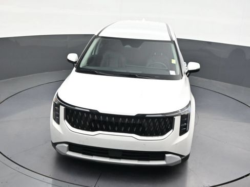 Used 2025 Kia Carnival FWD image 23