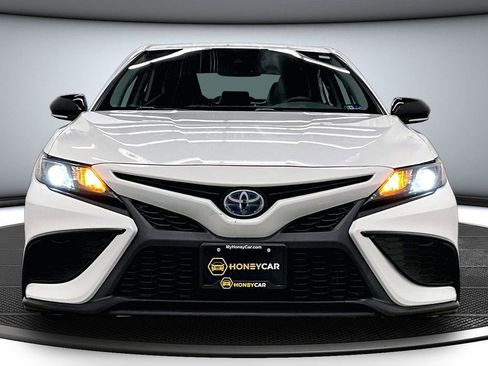 Used 2022 Toyota Camry SE w/ Convenience Package FWD image 2