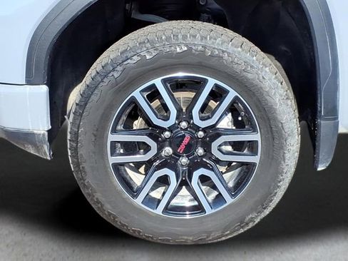 Used 2025 GMC Sierra 1500 AT4 w/ AT4 Premium Package AWD/4WD image 10