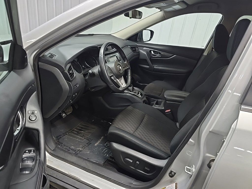 Used 2018 Nissan Rogue SV AWD/4WD image 29