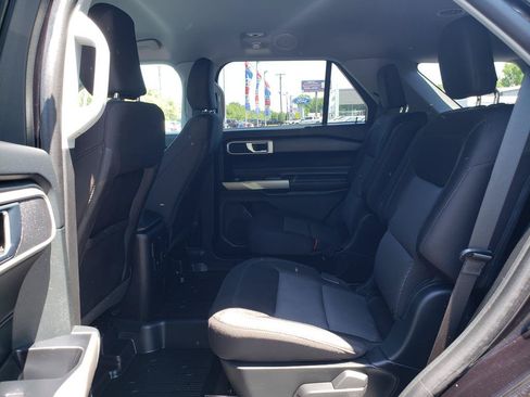 Used 2023 Ford Explorer XLT AWD/4WD image 11