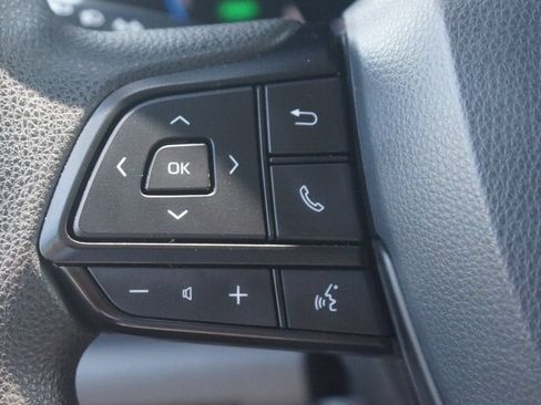 Used 2024 Toyota Sienna LE FWD image 9