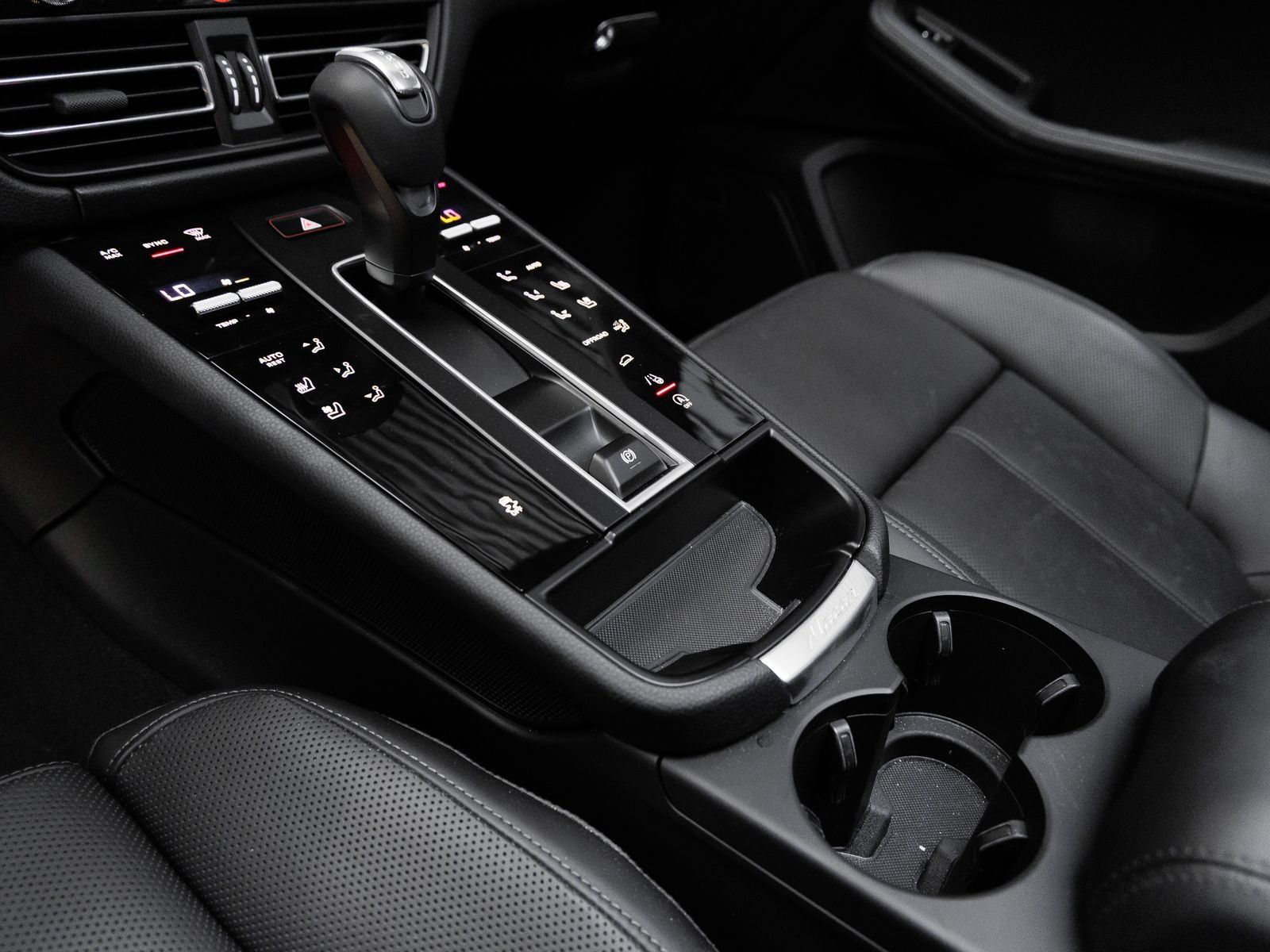 Used 2026 Porsche Macan AWD/4WD image 22