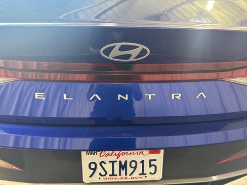 Used 2025 Hyundai Elantra SE image 13