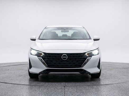 Used 2025 Nissan Sentra SV FWD image 2
