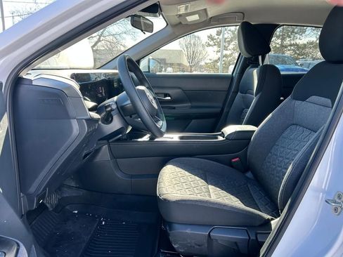 Used 2025 Nissan Kicks SV image 27