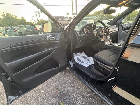 Used 2017 Jeep Grand Cherokee Laredo w/ Quick Order Package 23E image 17