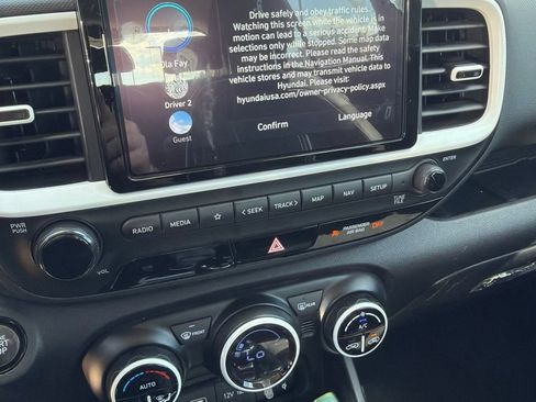 Used 2024 Hyundai Venue Limited FWD image 8