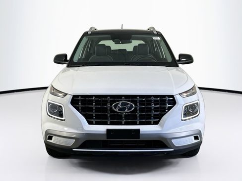 Used 2023 Hyundai Venue Limited image 2