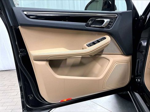 Used 2024 Porsche Macan image 25