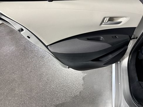 Used 2021 Toyota Corolla LE FWD image 25